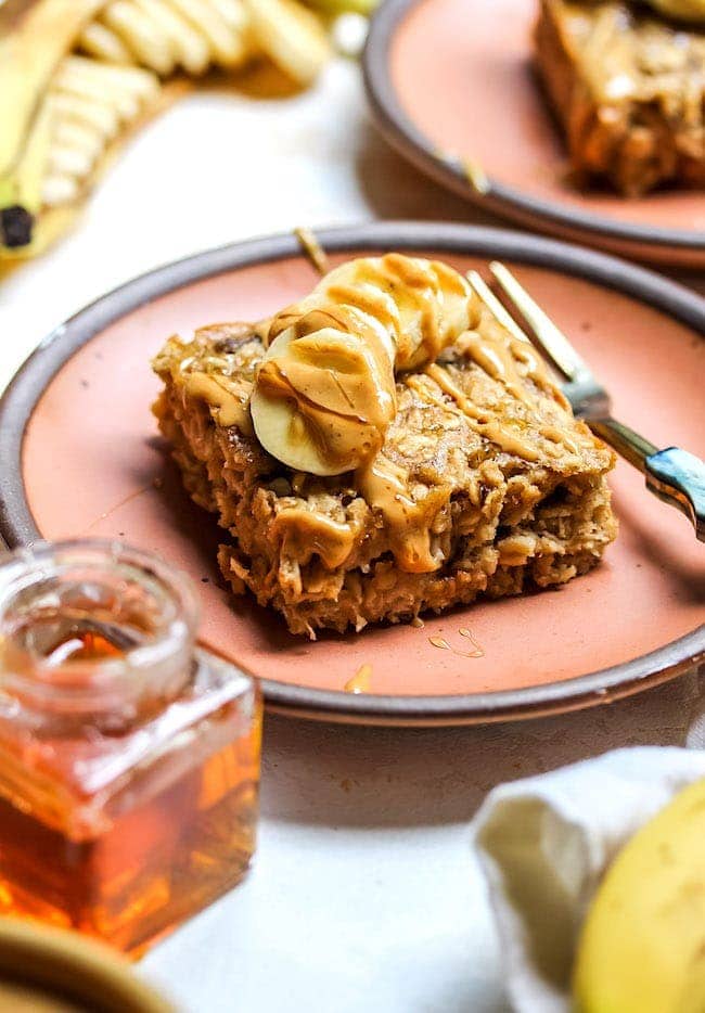 Protein-Packed PB Banana Baked Oatmeal: Gluten-Free & Delicious